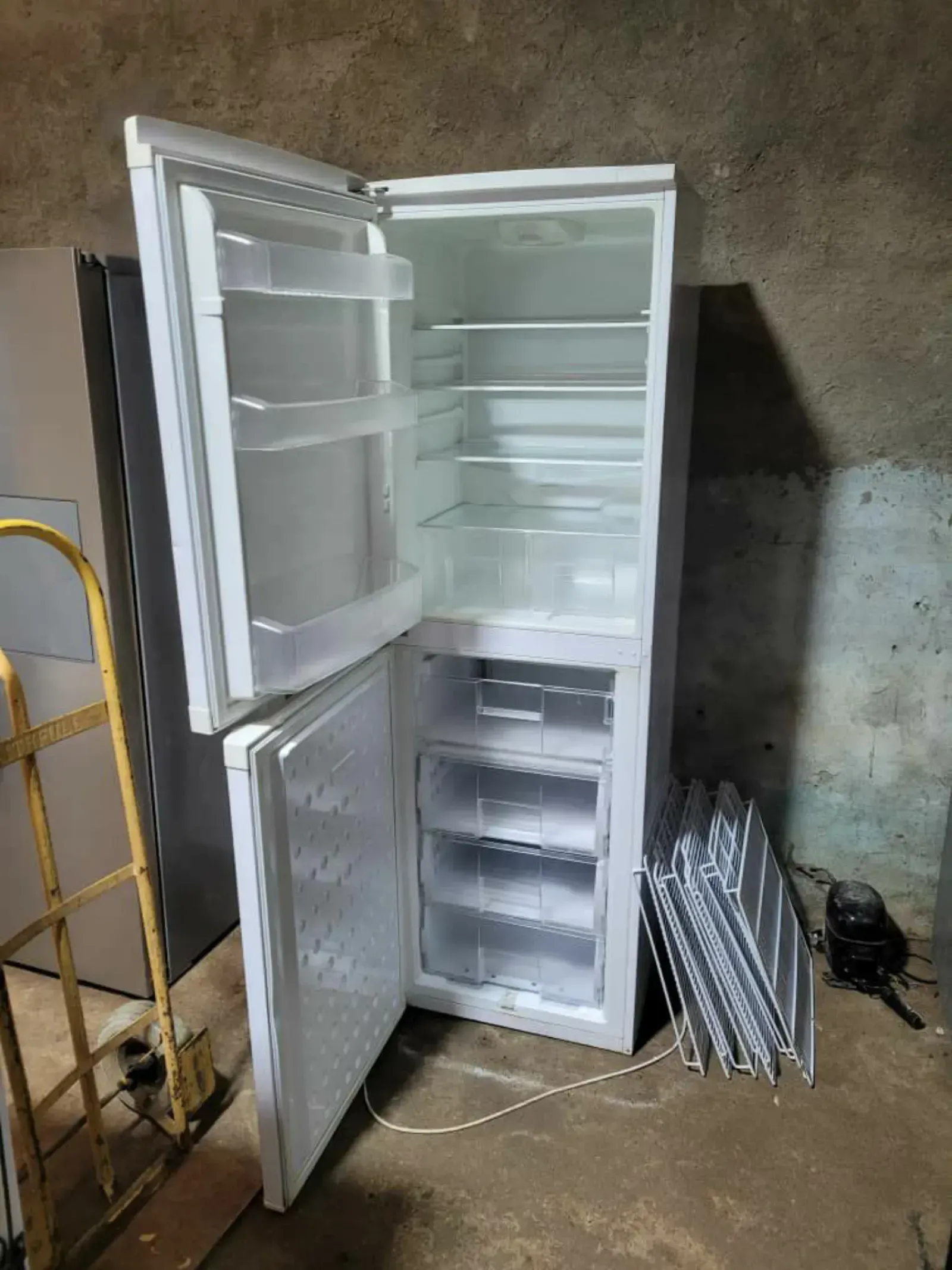 Gallery Photo 4 - Marketplace | Samsung Fridge New Available, Logpom, Douala, Cameroon | Electronics & Media  > Other Electronics & Media