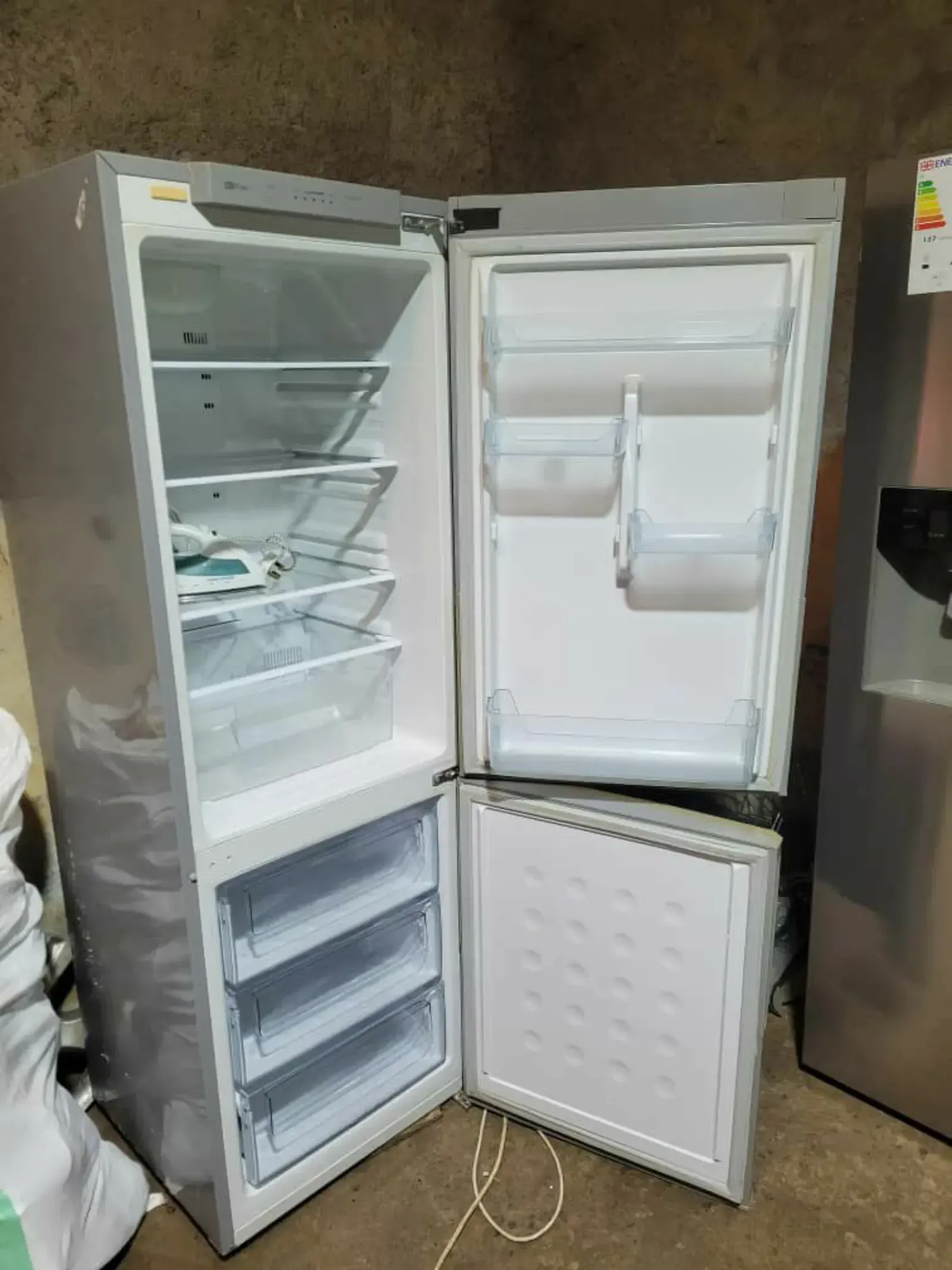 Gallery Photo 5 - Marketplace | Samsung Fridge New Available, Logpom, Douala, Cameroon | Electronics & Media  > Other Electronics & Media