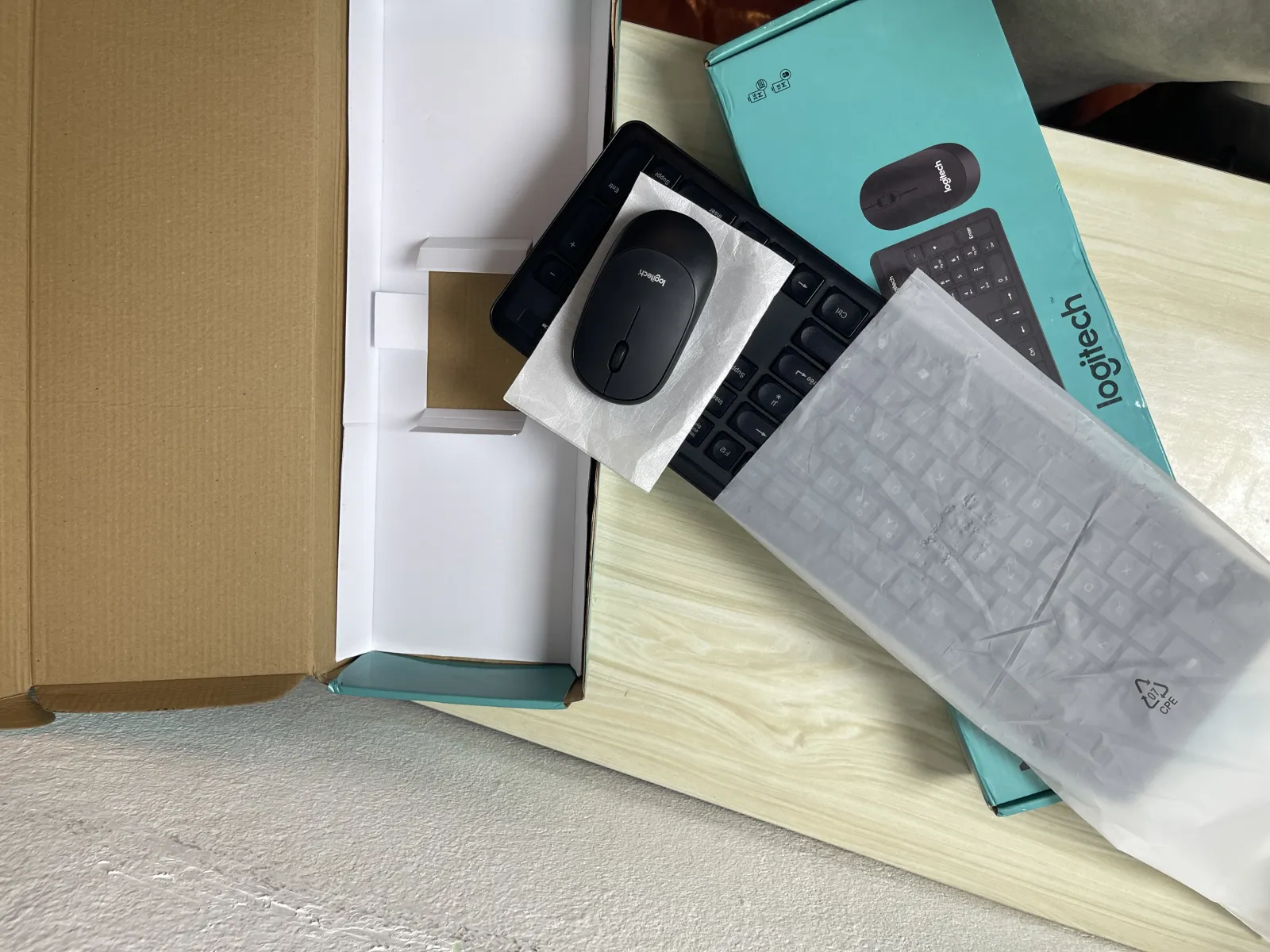 Gallery Photo 1 - Marketplace | Logitech Keyboard ⌨️🖱️, Biyem-assi, Yaoundé, Cameroon | Electronics & Media  > Computers & Accessories