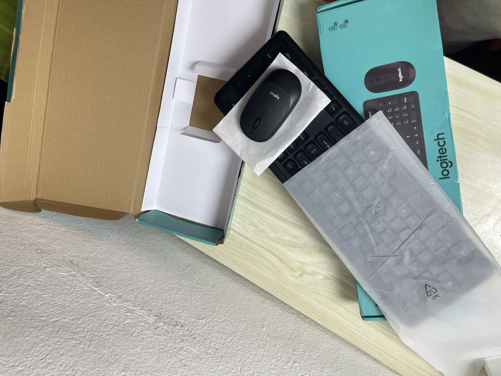Gallery Photo 6 - Marketplace | Logitech Keyboard ⌨️🖱️, Biyem-assi, Yaoundé, Cameroon | Electronics & Media  > Computers & Accessories