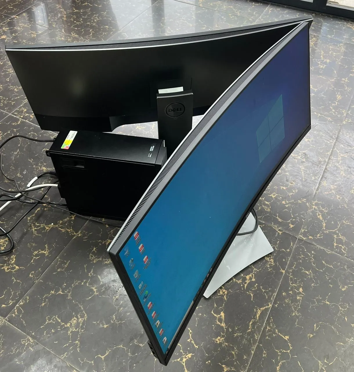 Main Photo - Marketplace | Dell Curved Monitor 34Inches, Biyem-assi, Yaoundé, Cameroon | Electronics & Media  > Computers & Accessories