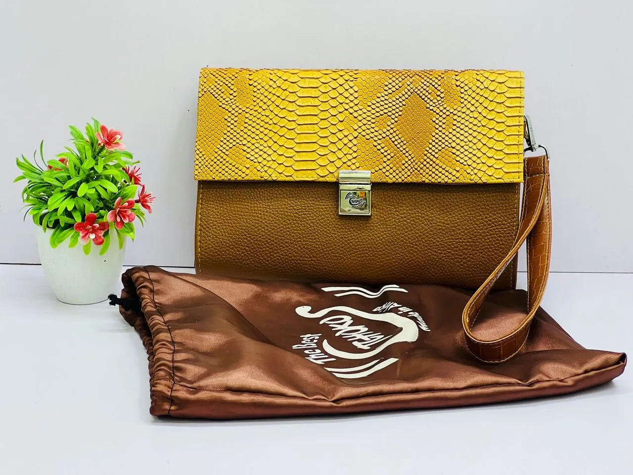 Gallery Photo 2 - Marketplace | Akwa-Douche, Aka, Douala, Cameroon | Clothing, Shoes, & Others  > Others & Accessories