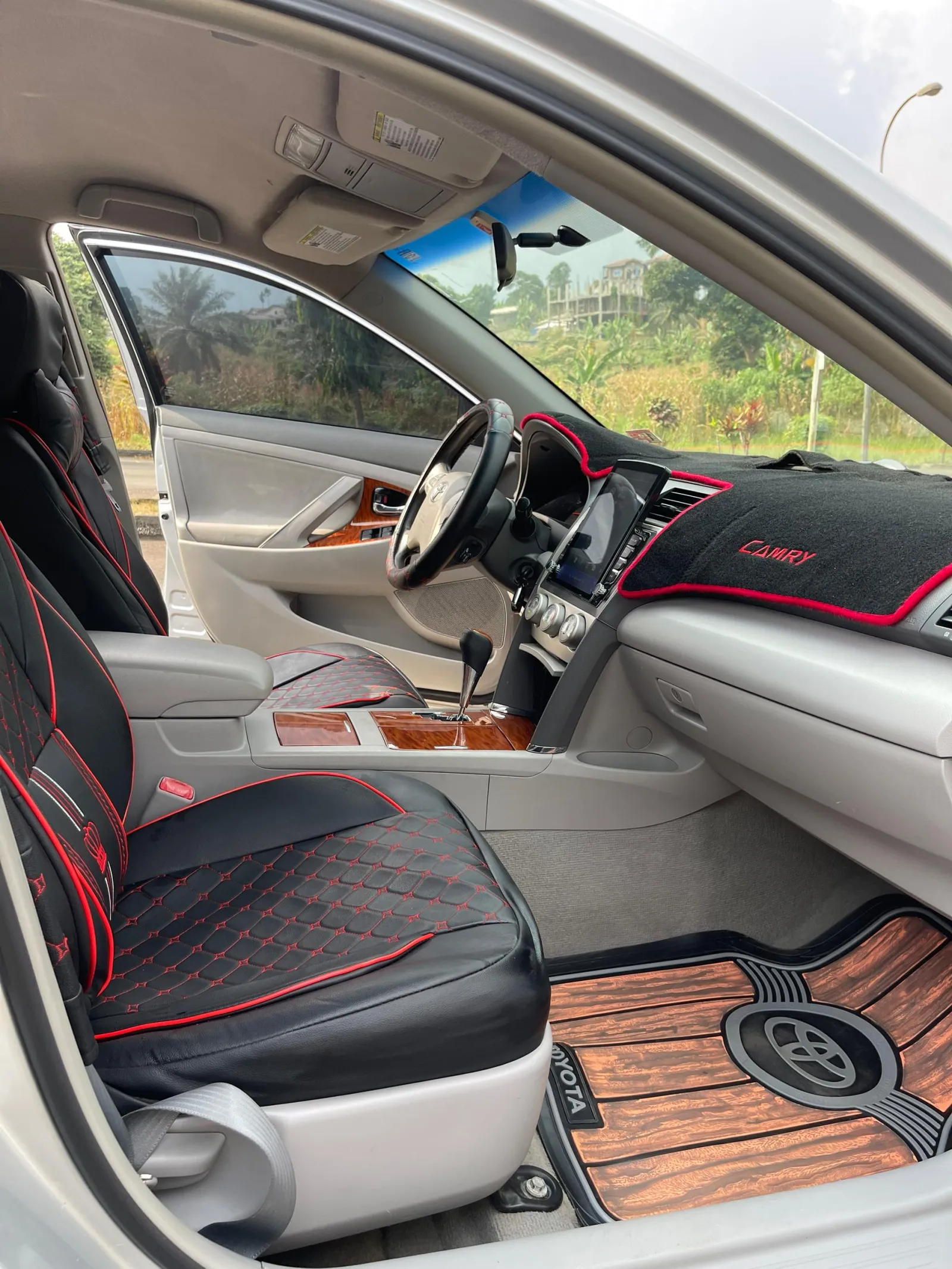 Gallery Photo 3 - Marketplace | Good Looking Toyota Camry For Sale, Bonduma, Buea, Cameroon | Vehicles & motors  > Cars & Trucks