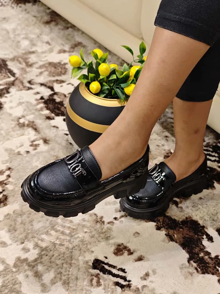 Gallery Photo 3 - Marketplace | Chaussures, Akwa, Douala, Cameroon | Clothing, Shoes, & Others 