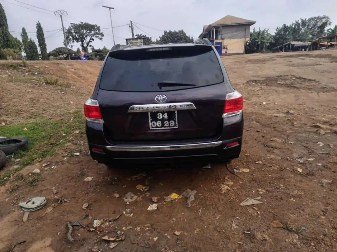 Gallery Photo 3 - Marketplace | Car For Sale – Clean & Powerful  Toyota Highlander 2013 Model, GRA, Buea, Cameroon | Vehicles & motors  > Cars & Trucks