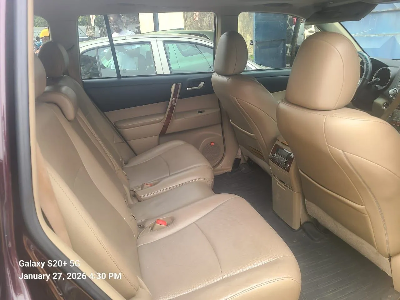 Gallery Photo 5 - Marketplace | Car For Sale – Clean & Powerful  Toyota Highlander 2013 Model, GRA, Buea, Cameroon | Vehicles & motors  > Cars & Trucks