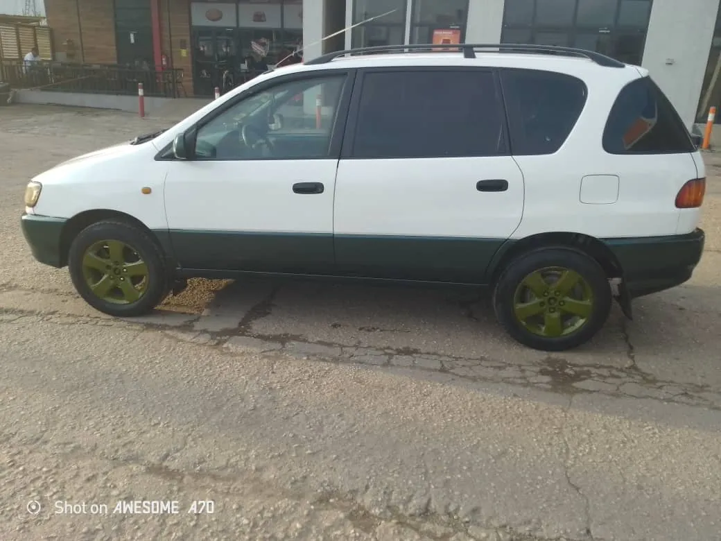 Gallery Photo 2 - Marketplace | Toyota Rav4 Année 2004 A Vendre, Ndokoti, Douala, Cameroon | Vehicles & motors  > Cars & Trucks