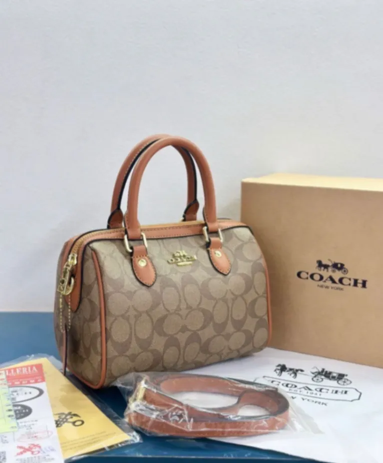 Main Photo - Marketplace | Female Hand Bags, Simbock, Yaoundé, Cameroon | Clothing, Shoes, & Others  > Women's clothing