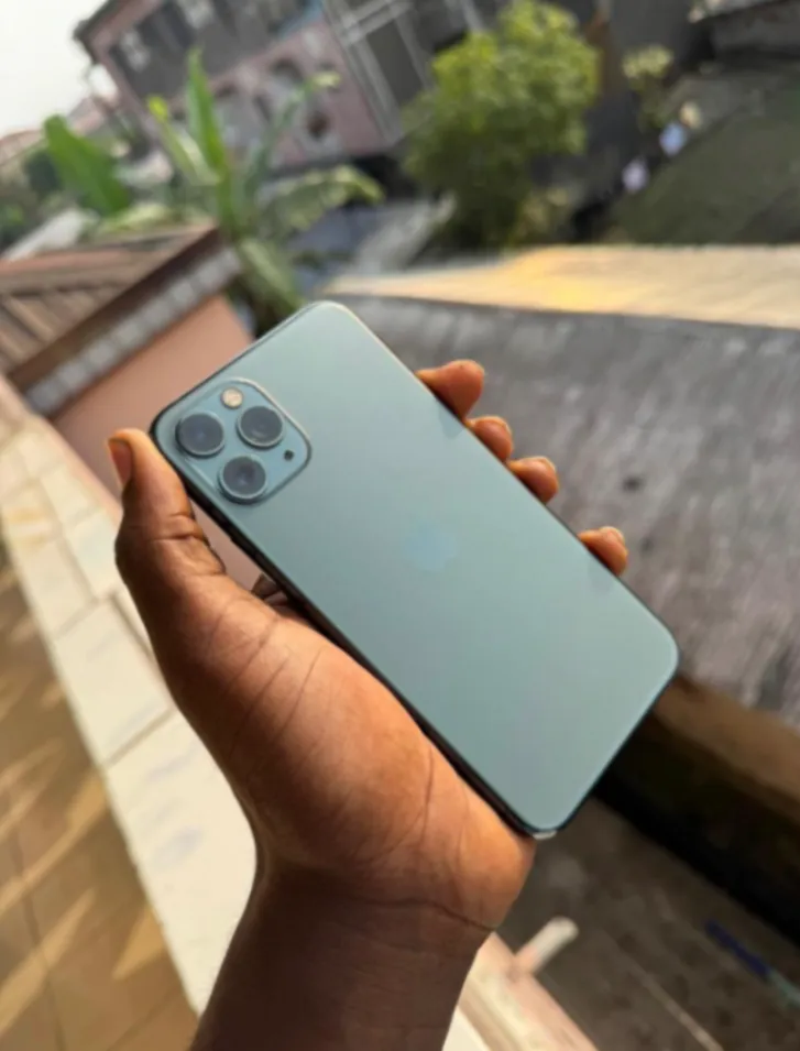 Main Photo - Marketplace | Iphones, Bonas, Yaoundé, Cameroon | Electronics & Media  > Cell phones & Accessories