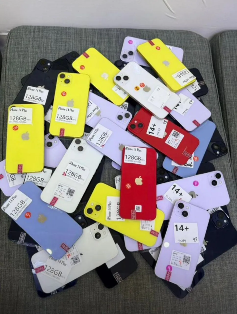 Gallery Photo 1 - Marketplace | Iphone 13 128Giga, Akwa - Dubaï, Douala, Cameroon | Electronics & Media  > Cell phones & Accessories