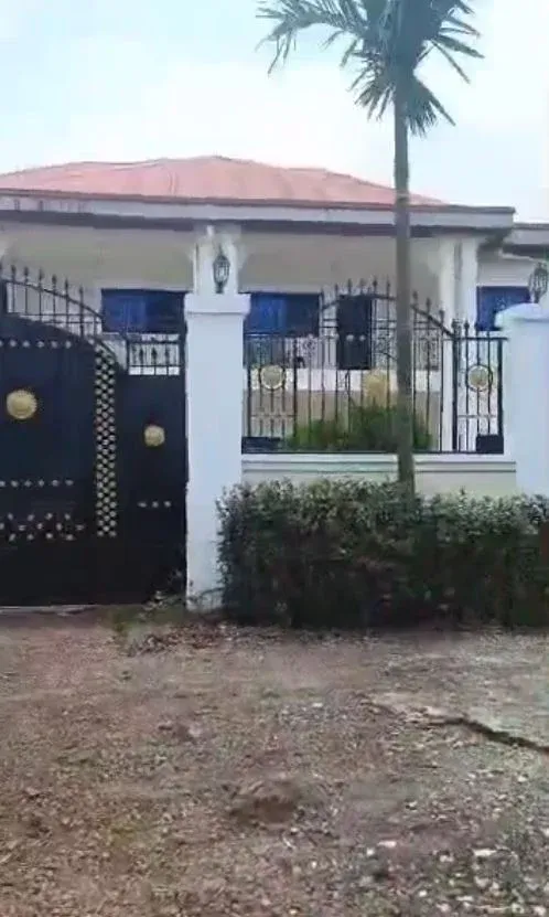 Main Photo - Real Estate | House For Sale | Luxurious 6-Bedroom Duplex For Sale In Isokolo, Limbe, Sokolo, Limbé, Cameroon
